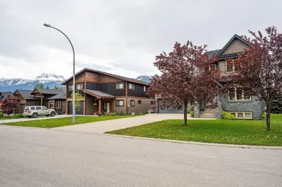아스펜 로지 바이 레벨스토크 바케이션 Revelstoke Visitor Information Center 주변 호텔