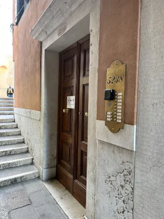 Be Mate Ponte di Rialto Отели рядом с достопримечательностью «Виа Гарибальди»