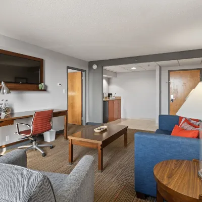 315 LoSo Hotel Airport Hotels near Discovery Place Nature
