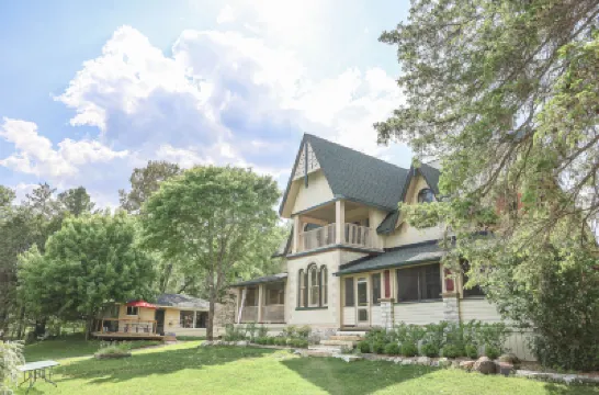 The Saucy Willow Inn and Cottages Hotels in 