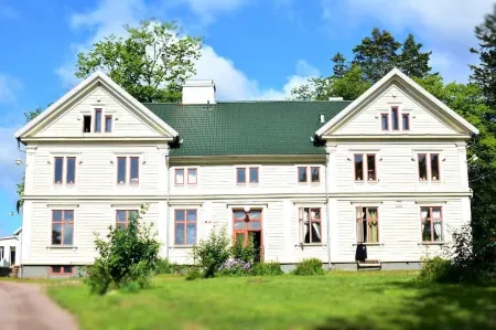 Piece of Hjo Vandrarhem Отели в г. Ю