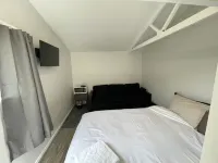 1 Double 1 Sofa Beds Garden Chalet 9C Hotels in Western Heights