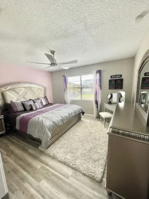 Beach Condo, WiFi, central AC, W+D, pool, near Amphitheatre