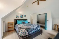 Idlyllic riverfront 2-bed cabin with hot-tub close to Stevens Pass and hiking - Alppimaja