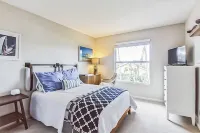 Spacious 5-bedroom house in awesome Jupiter with WiFi, AC