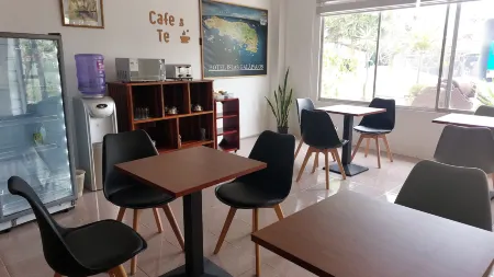 Hotel Islas Galapagos Отели рядом с достопримечательностью «Cerro de las Tijeretas»