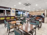 Comfort Inn Metro Airport - breakfast