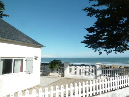 Beach House ! idyllic setting for your holidays Отели в г. Иль-Тюди