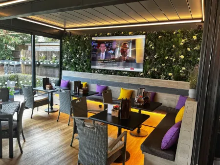 The Carrington Arms Отели в г. Кранфилд