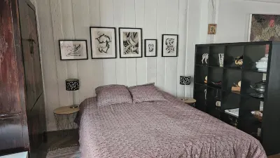Separate master suite, 18th century residence