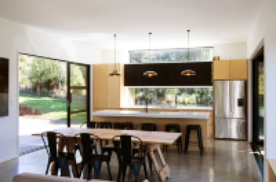 Modern Raglan Hideaway