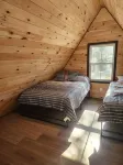 Charming 2-bedroom cabin with WiFi, AC 5 minutes away from Lake Guntersville