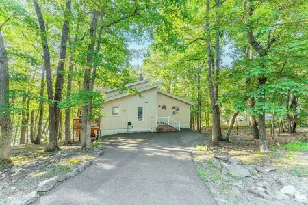 Luxury Lakefront Retreat on 2 Acres—Hot Tub, Real Wood Fireplace, Fishing & More