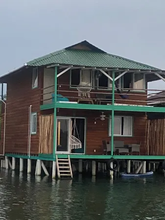 Oceanfront, 3-bedroom house in Secluded, Paradise Отели рядом с Аэропорт Бокас Дэль Торо