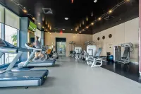 Close to Beach w/ Views. Pool & Gym. Pet Friendly