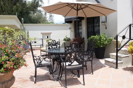 Lake Front Отели рядом с достопримечательностью «Чапала»