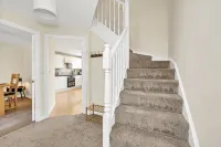 Spacious 5BRM Townhouse – Ideal for Contractors, Corporate Stays & Family Visits