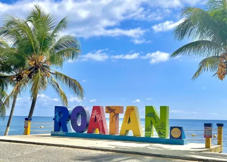 Boutique Condo, Anchor floor, 3 bdrm en-suite baths 120 step 2 beaches