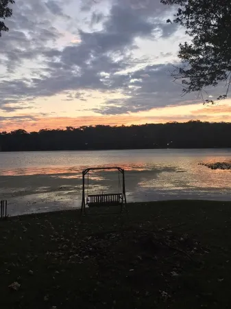 Year Round Lake Front Cottage on Quiet Cove on Webster Lake