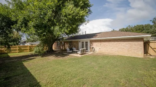 3 Bedrooms, 2 Full Baths Near The Beach