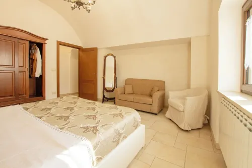 Cisternino-Trullie and Lamie: Grove in Valle D'Itria, "L'Ulivo" accommodation