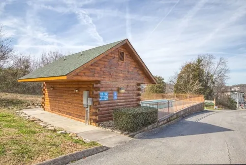 2b2b Cozy Cabin-Walking distance to Parkway! 208