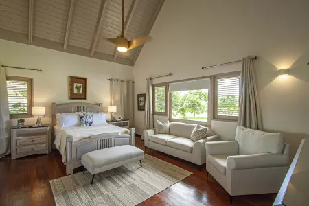 ATTRACTIVE RATES JUST REMODELED  - Near Beach 4 BD Amazing Golf View Villa