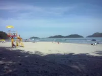 Beach house in condom. gated, 2 suites, air conditioning, churr., 2 pools. 주케이 호텔