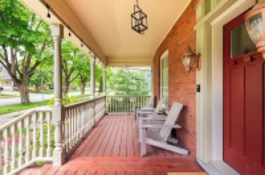 Modern & Spacious 1908 Home