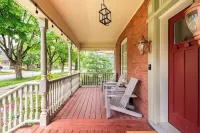 Modern & Spacious 1908 Home