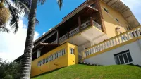 HIGH STANDARD HOUSE WITH CABLE TV - INTERNET - SWIMMING POOL - GOURMET SPACE Hotels in Igarata