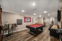 Spacious Mtn Cabin- with HOT TUB, Game room, Skiing, rafting, views and more!