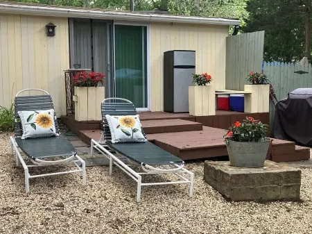 Baiting Hollow Cozy Cottage w/Walk-to beach, Wineries, farmstands. horsefarms!