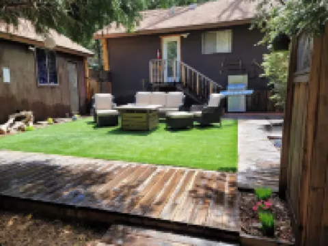 Arrowhead, A/C, Private Jacuzzi, Huge Backyard, 65" TV, Fully Stocked, Dogs OK.