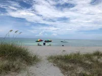 Waterfront one BR condo in beautiful Venice Beach FL. Pool, beach and marina. - 2 ดาว