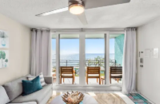 Ocean View, Spacious Condo next to Pool
