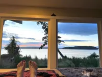 "The WhaleHouse"~ Upscale, 4000 Sq Ft Home For Large Family / 3.8 acres