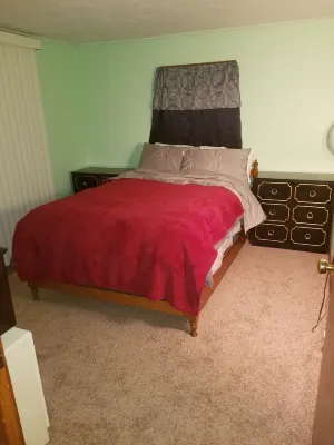 Cozy 2 bedroom cottage with fireplace Hotels in Columbia Township