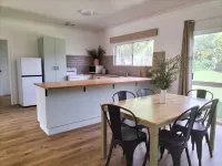 Spacious, Modern and Central