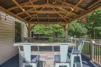 Private Pool, Hot Tub, Game Rm, Fire Pit, & Luxury 5 bedrms in gated community!