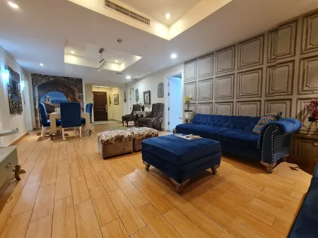ROYAL APARTMENTS CENTAURUS TWO BEDROOMS APARTMENT Отели рядом с достопримечательностью «Shakarparian National Park»