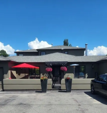 Private suite close to downtown & on the wine trail Отели рядом с достопримечательностью «Парк Кинсмен Атлетик»