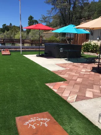 Beautiful 5 Bedroom, 3 bath waterfront home on Clearlake w/private hot tub