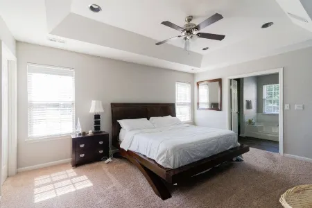 Beautiful 4bd 2bath House w/pool close to CLT Отели рядом с достопримечательностью «Rivergate»