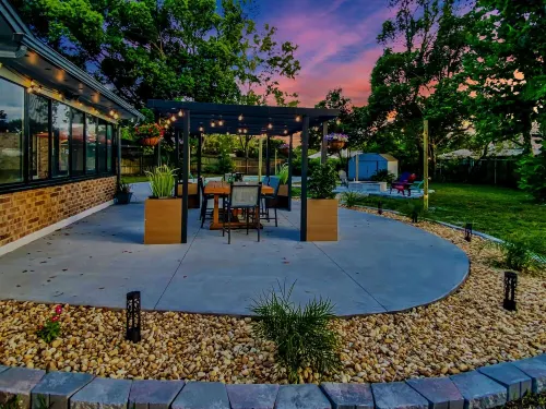 SWEET HOME With Private Pool, Patio,& Huge backyard.