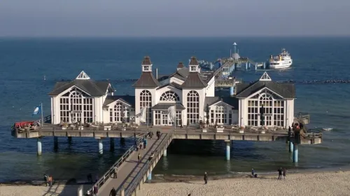 Individual and child-friendly thatched house with private garden, inc bed linen Hotels in Baabe