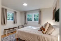 Lakeview, 3-Bedroom Cottage, newly renovated
