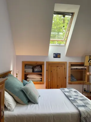 Tranquil studio apartment on peaceful lake in Maine