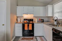 Elegant 2Bed1B Condo in quiet neighborhood near WFU, UNSA, Hospitals.