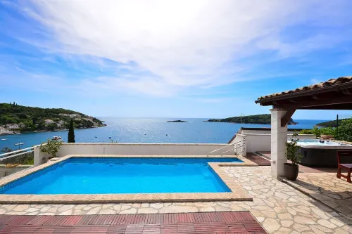 Extraordinary 3bed/3bath villa, with sea views,pool and hot tub for 8